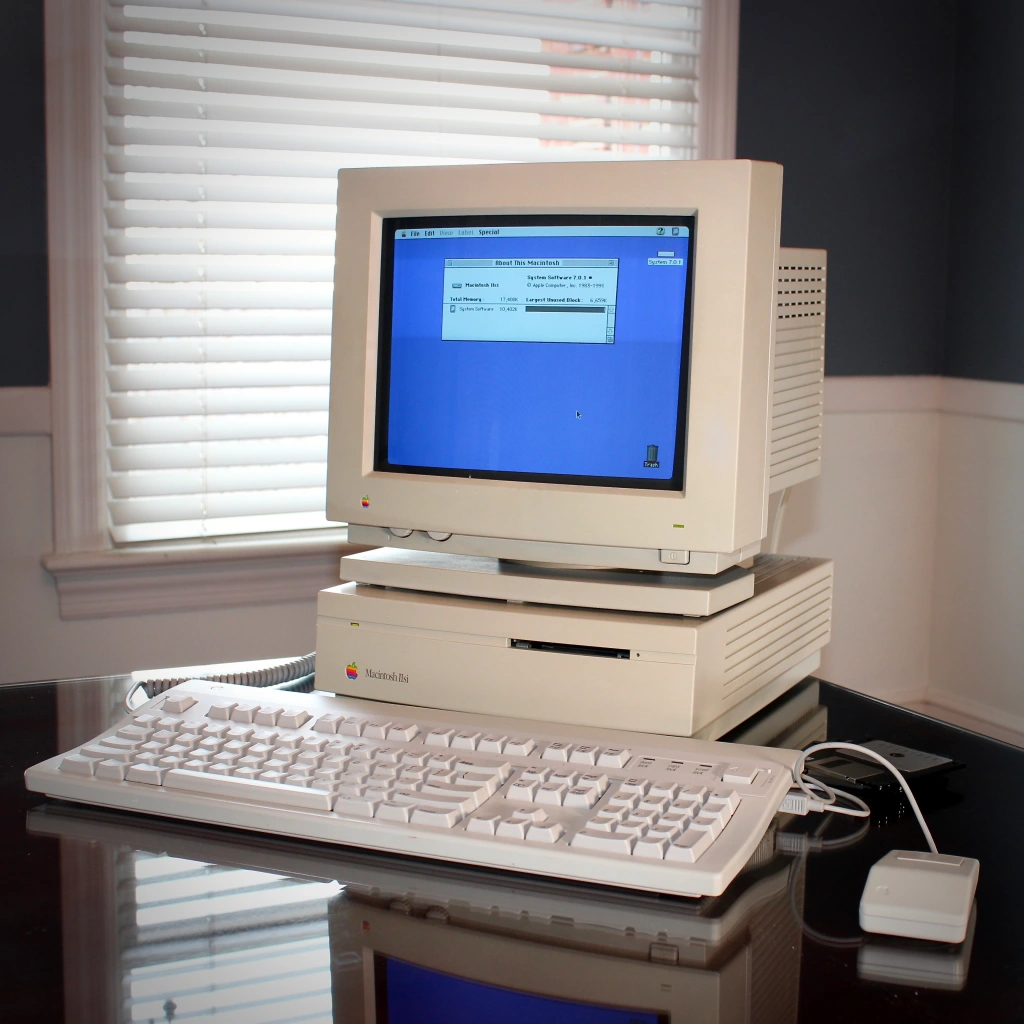 Mac IIsi and 16-inch Color Display