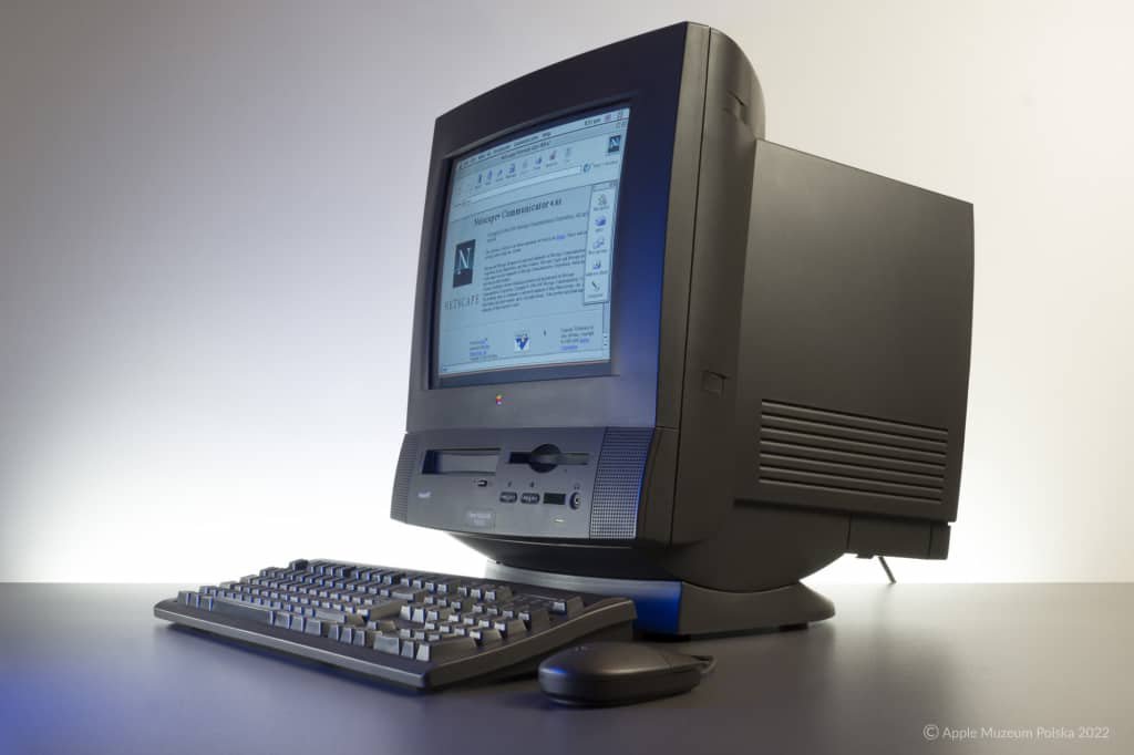 Macintosh TV with Apple Desktop Mouse II and AppleDesign Keyboard